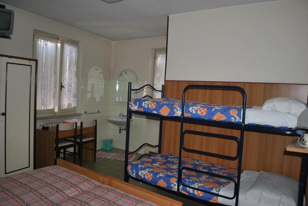 Albergo Alla Rocca Garda  Zimmer foto