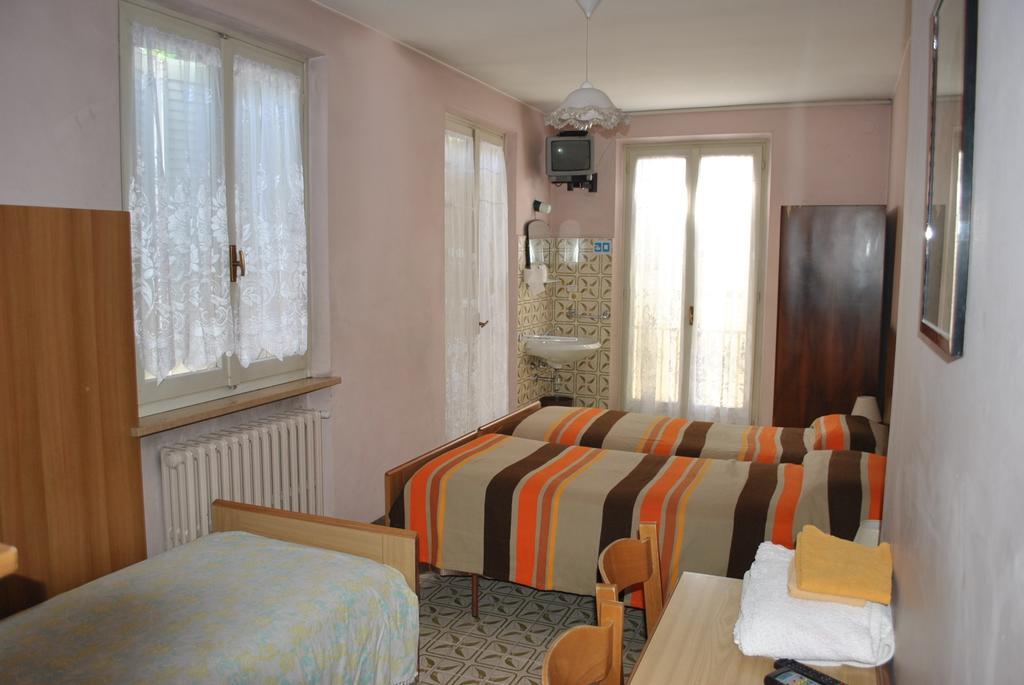 Albergo Alla Rocca Garda  Zimmer foto